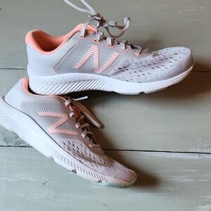 New Balance Women's Athletic Shoes sz 7